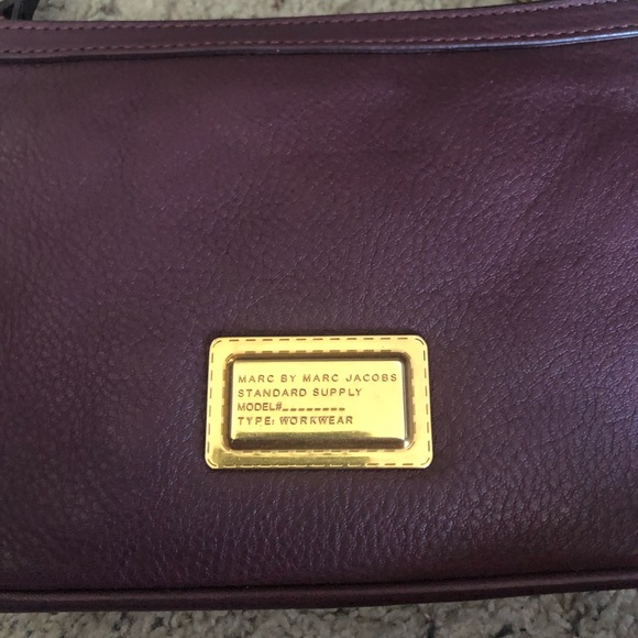 Marc Jacobs burgundy crossbody pebbled leather - Picture 2 of 3